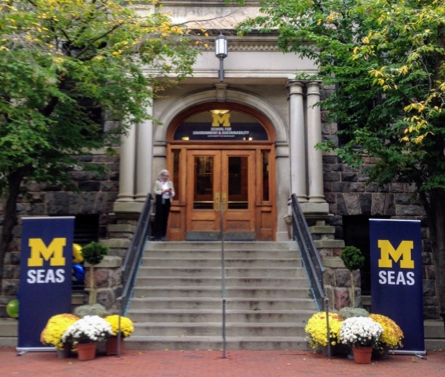 Entrance of U-M School for Environment and Sustainability